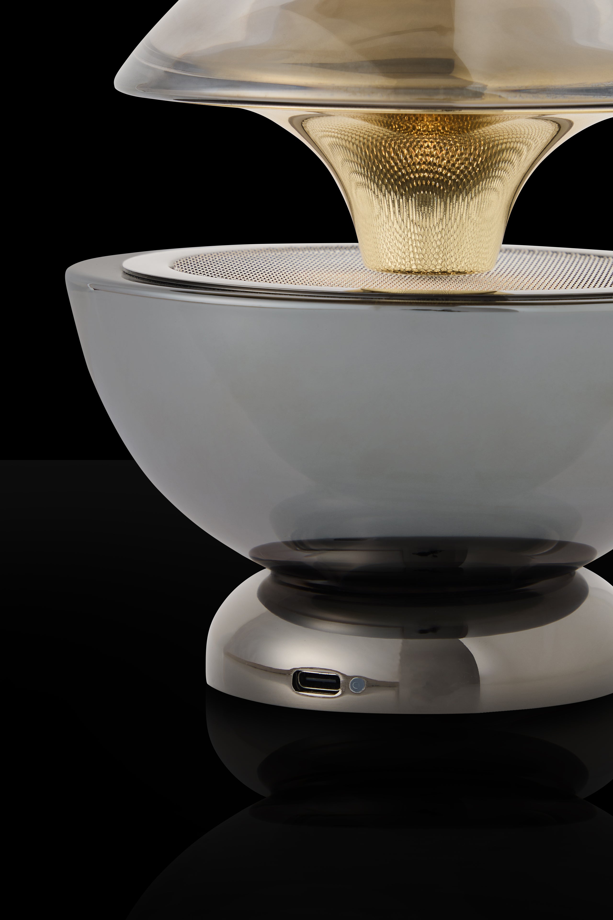 L’Indécente - Rechargeable table lamp - Curiosités Désirables ©