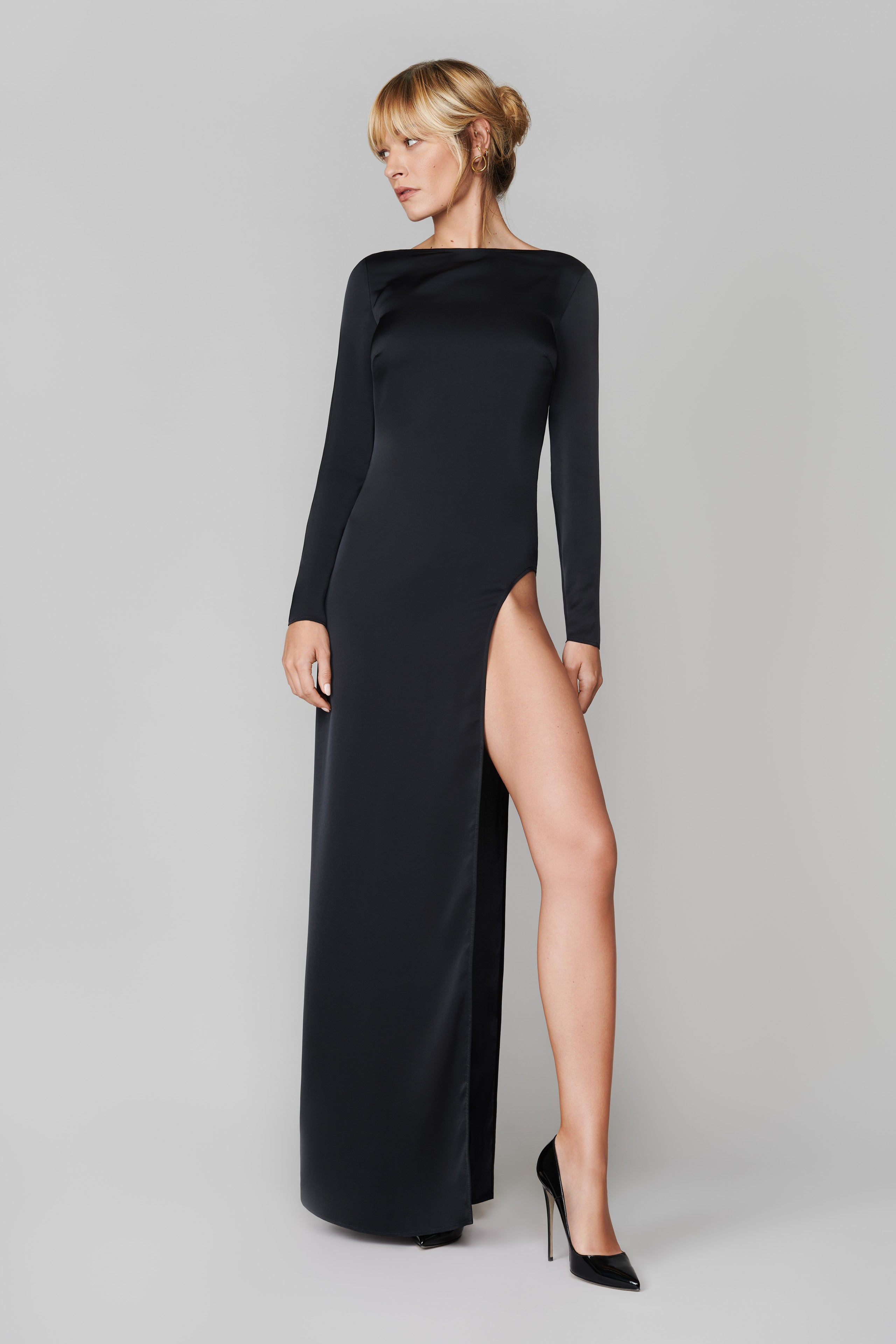 024 - Long satin dress with opening