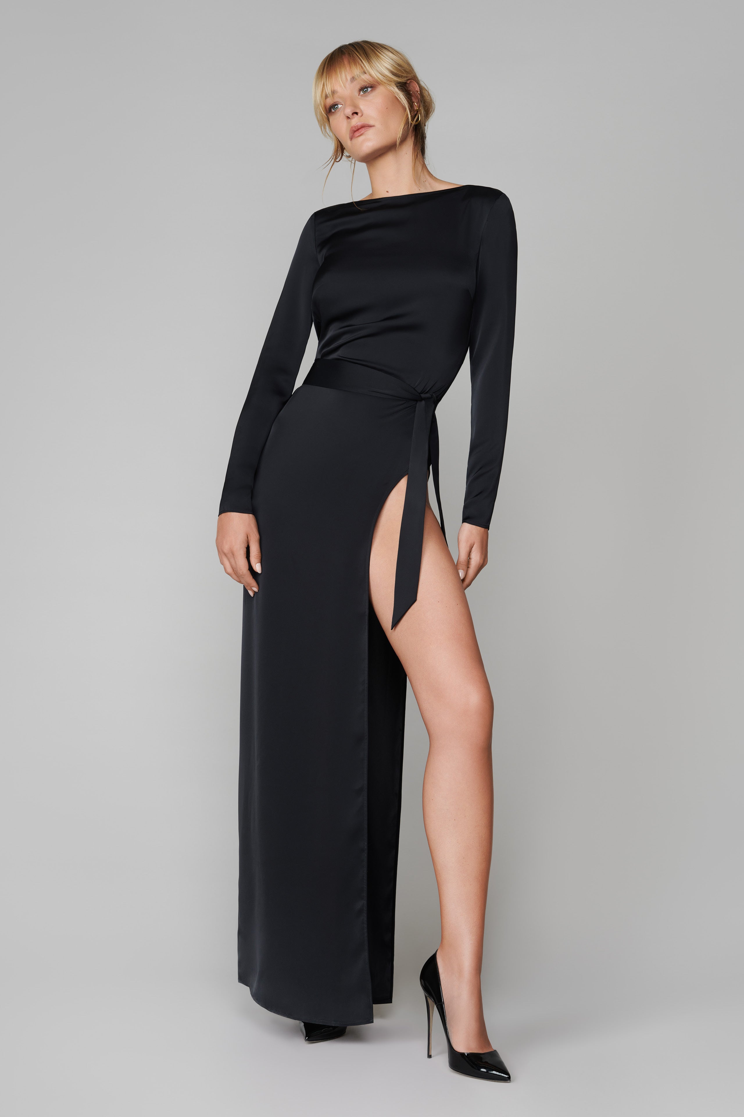 024 - Long satin dress with opening