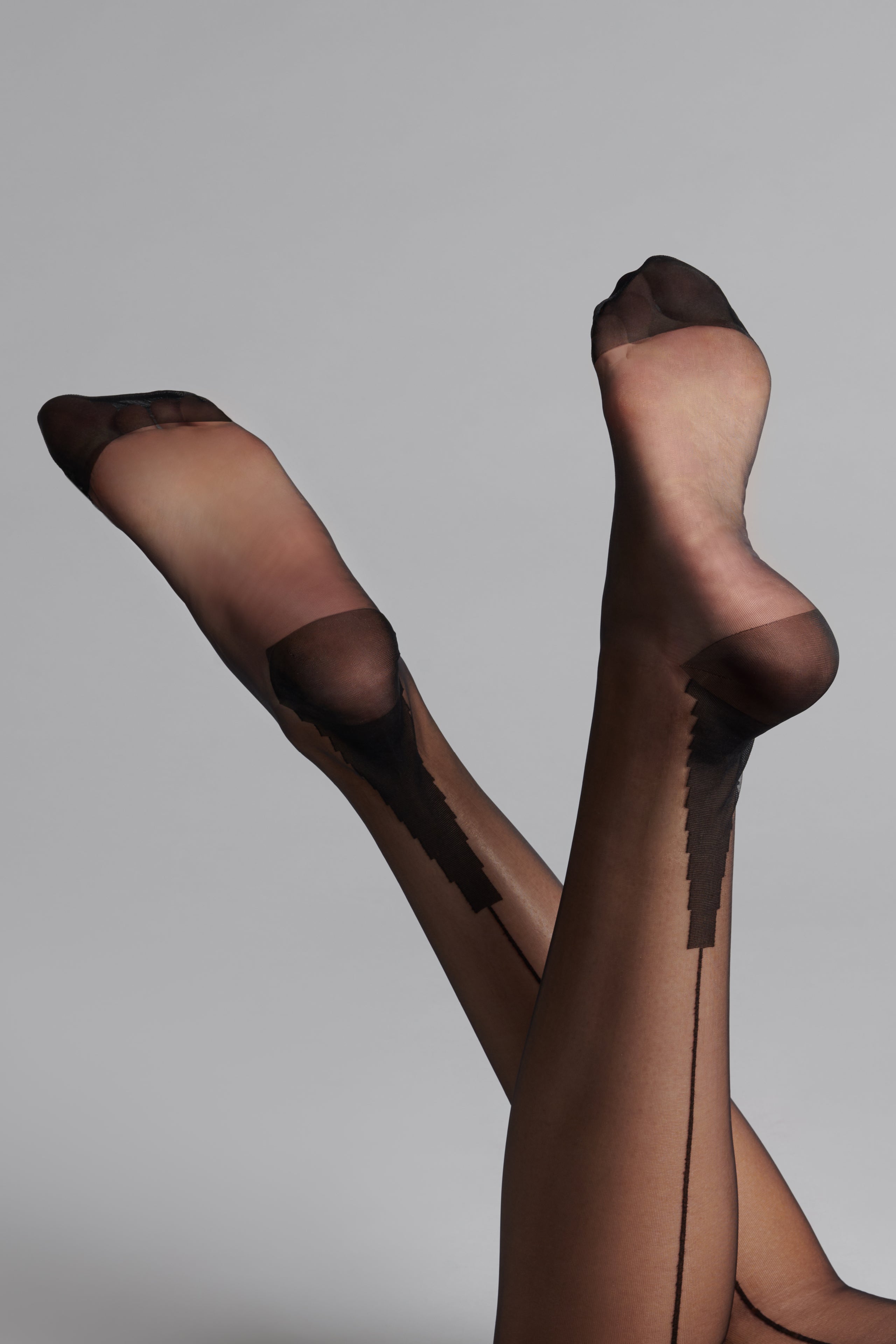 Back seamed nylon stockings Signature - 15D