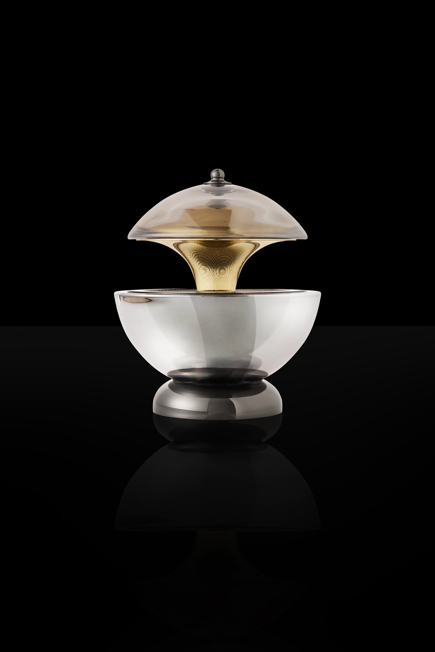 L’Indécente - Rechargeable table lamp - Curiosités Désirables ©